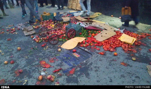 درگیری شدید ماموران شهرداری تهران با دست‌فروشان +عکس