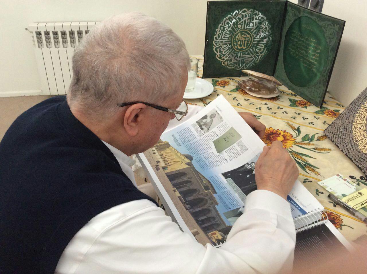 هاشمی رفسنجانی در تعطیلات چه کتابی می خواند؟ +عکس