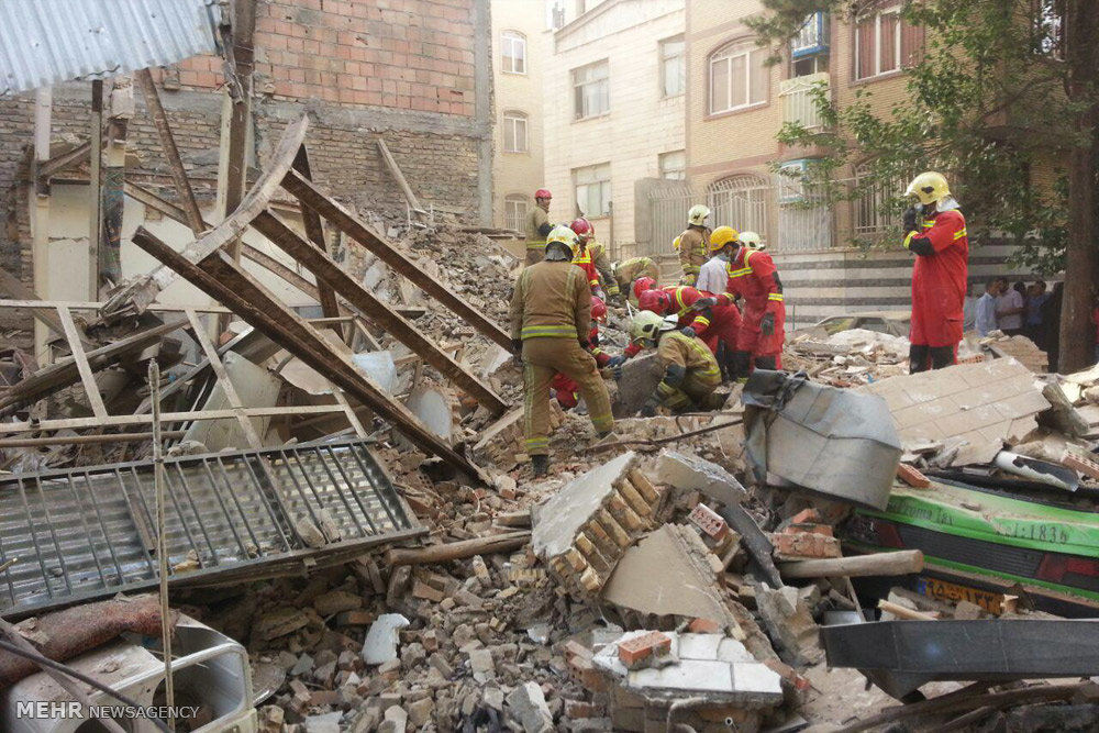 تصاویر/ انفجار و تخریب ساختمان دوطبقه قدیمی در تهران