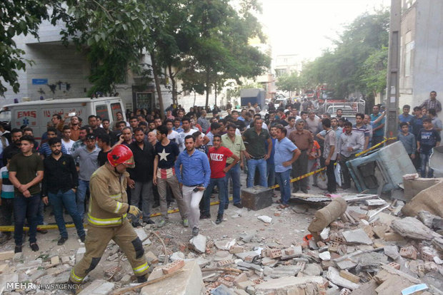 تصاویر/ انفجار و تخریب ساختمان دوطبقه قدیمی در تهران