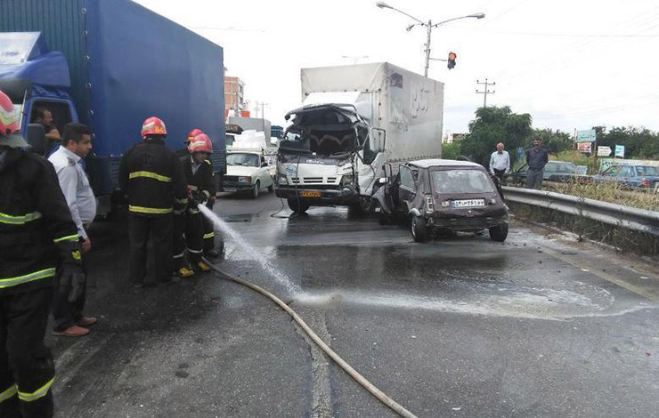 آتش گرفتن رنو درتصادف با کامیون +تصاویر