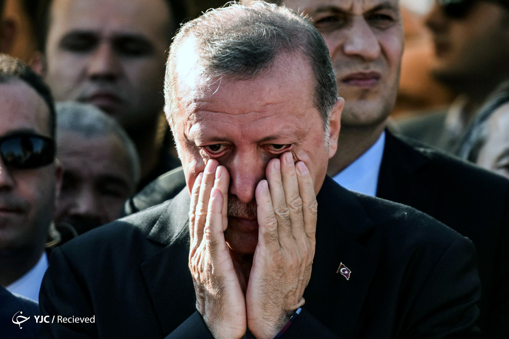 عکس/ اردوغان در مراسم تشییع کشته‌شدگان کودتا