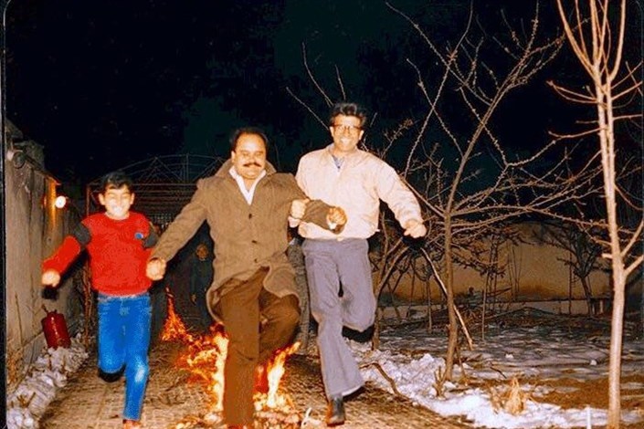 محمدرضا و همایون شجریان کنار اکبر عبدی در حال پریدن از روی آتش/ عکس محمدرضا و همایون شجریان کنار اکبر عبدی در حال پریدن از روی آتش/ عکس