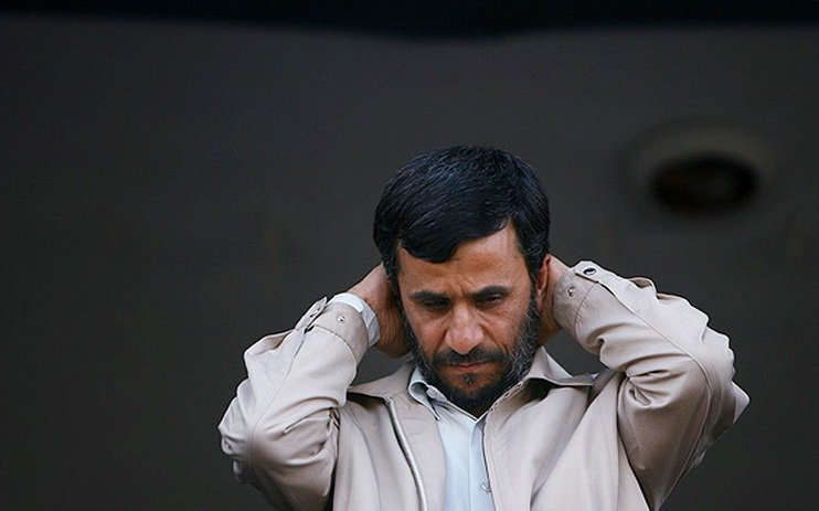 کنایه به احمدی‎‌نژاد؛ نعوذبالله امام زمان حال فعلی آن آقا را نمی‌دانست؟