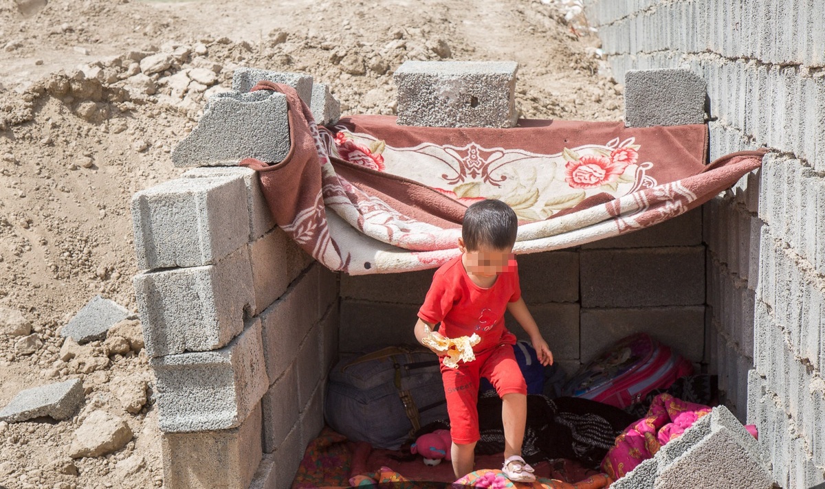 تصاویر| دختر ۴ ساله آواره در دخمه‌های حاشیه شهر قدس تهران
