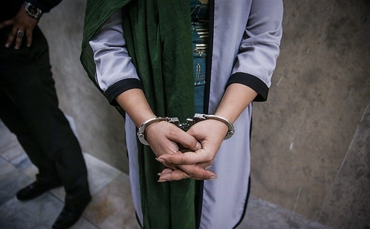زن مأمور نما در قرچک دستگیر شد