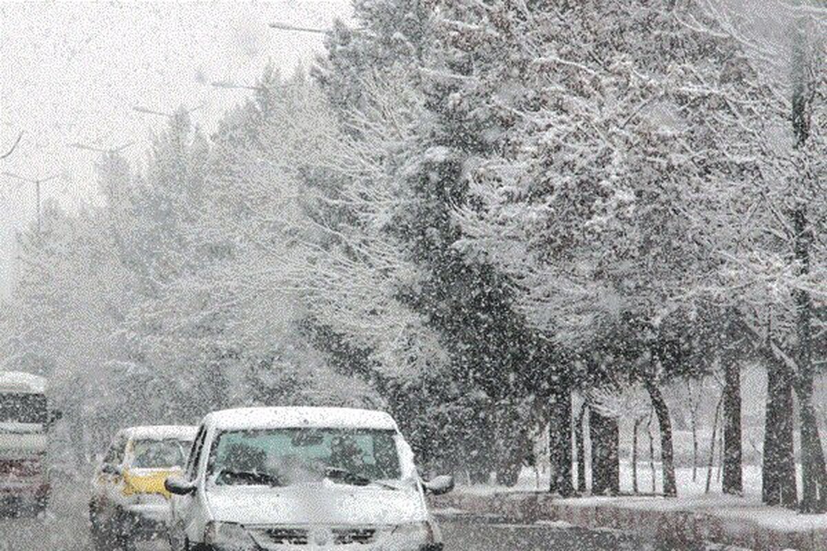 بارش شدید برف و باران در جاده‌های ۱۱ استان