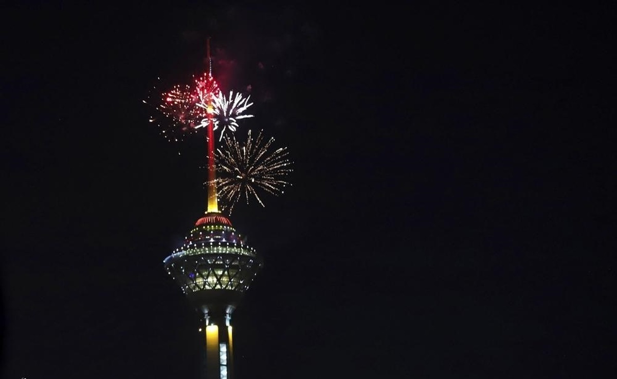 تصاویر| بزرگترین نورافشانی تهران از برج میلاد