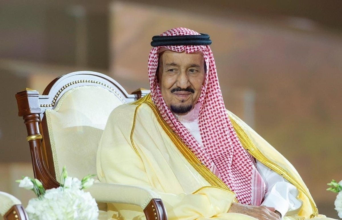 عکس| پادشاه عربستان در کنار نوه و نتیجه‌اش