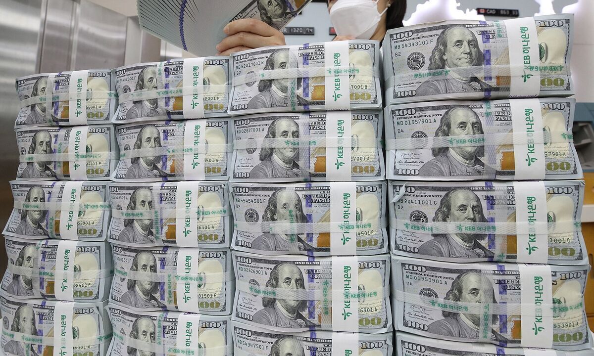 گزارش عجیب خبرگزاری دولت رئیسی درباره بازار ارز؛ قیمت دلار به ۱۰۰ هزار تومان نخواهد رسید