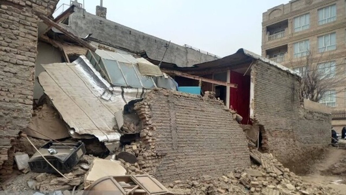 ریزش ساختمان مسکونی در کرمانشاه/۴ نفر نجات پیدا کردند