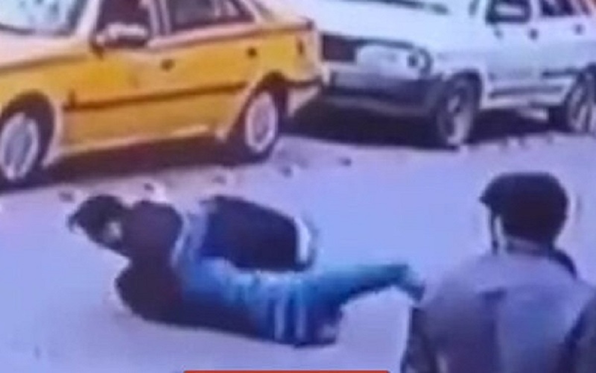 فیلم| بازداشت عامل ضرب و شتم یک زن در بازار ساری