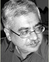 عبدالله شهبازی، نویسنده، مورخ و پژوهشگر  که به مدت یک دهه مدیریت موسسه مطالعات و پژوهش‌های سیاسی را به عهده داشت. 