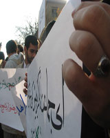 اعتراض به عدم اعلام نام مفسدان اقتصادی(همراه با گزارش تصویری)