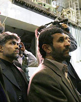 احمدی نژاد در جمع محافظانش چه گفت؟