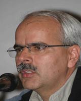جهت گیری اقتصادی دولت متناقض است