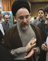 خاتمی وارد پاریس شد