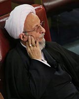 تصویر آیت‌الله بر روی میز
