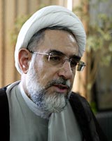 اهانت به بزرگان حامیان دولت را بزرگ نمی‌کند