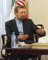 لاریجانی: انگلیسی‌ها سر و صدا نکنند