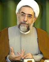 تناقض سرمقاله کیهان با بیانات رهبری