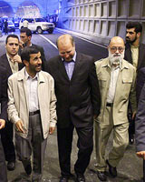 احمدی‌نژاد و ابهام 680 میلیاردی!
