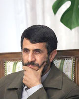 احمدی‌نژاد: زمين نمی‌تواند زير پاي افراد مومن بلرزد