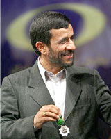 احمدی‌نژاد نشانه خداوند است!