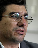 به جای احمدی‌نژاد از مجلس دفاع کنید