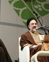 حضور مردی با عبای شکلاتی در چلچراغ