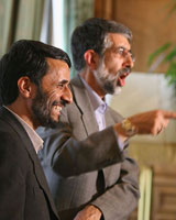 چه کسی قانون اساسی را نقض کرده‌است؟ حداد یا احمدی‌نژاد؟