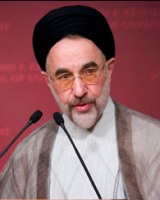 در هیچ انقلابی یک جمعیت یک‌پارچه این‌گونه به دنبال یک رهبر فرهمند حرکت نمی‌کند