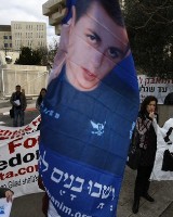 تقریبا هزار روز است که گیلعاد در اسارت مبارزان فلسطینی است/ عکس: reuters