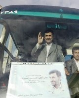 احمدی‌نژاد هنگام ورود به مجتمع UCF اصفهان/ عکس: AP