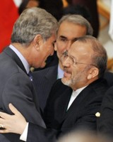 متکی، آخوندزاده و شاه‌محمود قریشی، در اجلاس یک‌روزه کمک به پاکستان در توکیو/ عکس: Getty Images