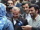 ملوان زن انگلیسی پس از اعلام خبر آزادی با احمدی‌نژاد خوش‌وبش می‌کند/ Farsnews
