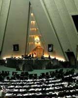 انتقاد کامران از استعفای حسینیان
