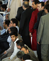 پسران احمدی‌نژاد در نماز عید فطر