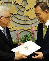 محمود عباس در حال تسلیم تقاضای عضویت در سازمان ملل به بان کی مون