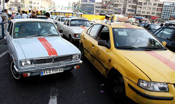 رانندهی تاکسی امانتدار ۲۳۰ میلیون ریال را به صاحبش برگرداند